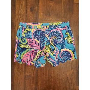 Lilly Pulitzer Private Island scalloped hem side zip shorts, size 6